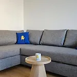 Apartment Duckduckapt - Modern With A Stylish Twist
