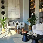 Apartment Duckduckapt - Modern With A Stylish Twist