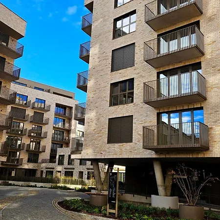 Duckduckapt - Modern With A Stylish Twist Apartmán