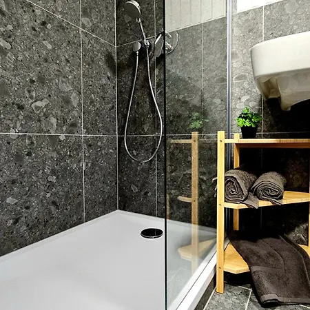 Duckduckapt - Modern With A Stylish Twist Apartment Brno