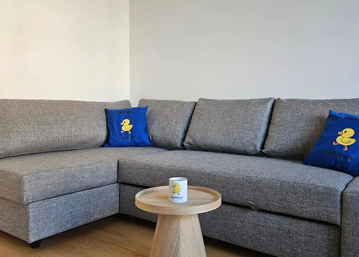 Apartment Duckduckapt - Modern With A Stylish Twist