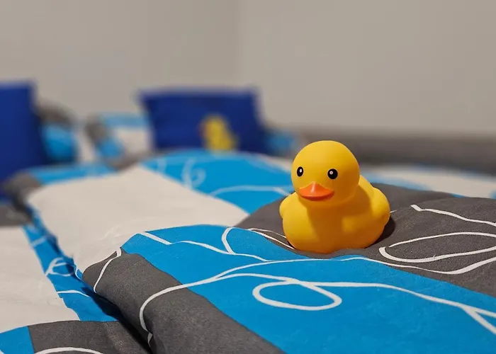 Duckduckapt - Modern With A Stylish Twist Apartment *