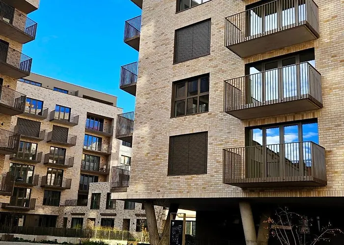 Duckduckapt - Modern With A Stylish Twist Apartment
